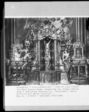 Südlicher Seitenaltar, Tabernakel mit Kruzifix und Mater Dolorosa