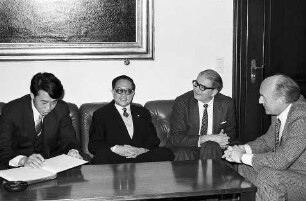 Freiburg im Breisgau: General Qu Jang, chinesischer Militärattaché, bei Regierungspräsident Norbert Nothhelfer, Bürgermeister Patrick Evers und Konsul Hellmuth Dettinger