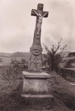 Weg zum Hochstellerhof (1966). Kruzifix 1820