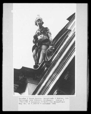 Weibliche Gewandfigur