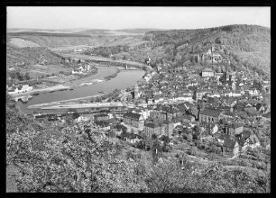Blick über Mainspitze, Innenstadt und Burg Richtung Maintal