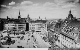 Dresden-Altstadt. Blick vom Turm der Kreuzkirche über den Altmarkt nach Norden