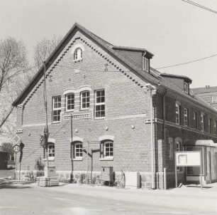 Linkes Seitengebäude