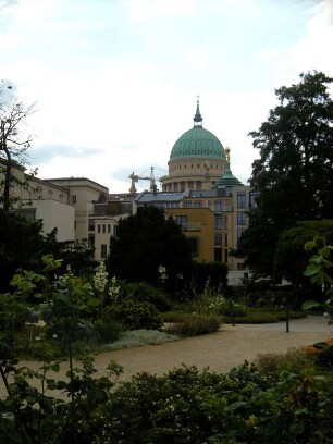 Potsdam: Blickrichtung Alter Markt mit Nikolaikirche