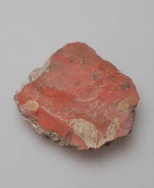 beige Blatt- und Punkt-Malerei auf pompej. rotem Grund (Fragment einer Wandmalerei)