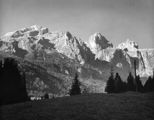 Gebirgszug, wohl im Gadertal in Südtirol
