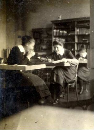 Viktoria-Pensionat. Schülerinnen - Gruppenfoto