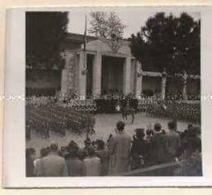 Parade faschistischer Organisationen beim Staatsbesuch Adolf Hitlers in Italien