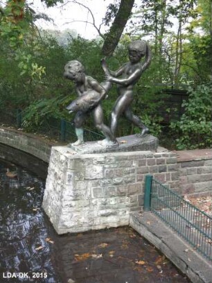 Kinder mit Fisch; Berlin, Lichtenberg