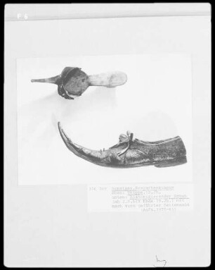 Trippe 15. Jh. (oben) historisierender Schuh (unten)
