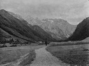 Karawanken : Weg durch ein Tal in den Karawanken
