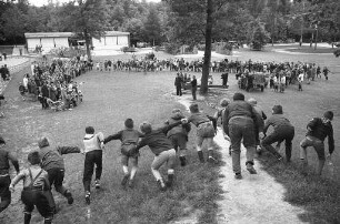Kinderfest auf dem Spielplatz des Bundesgartenschau-Jugendzentrums im Fasanengarten