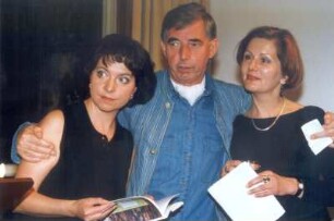 Desmond Egan (Irland), Schriftsteller : Desmond Egan (Schriftsteller) mit zwei Frauen