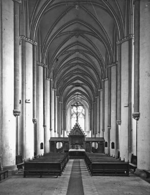 Haina (Hessen), ehem. Zisterzienserkloster, Klosterkirche, Inneres nach Osten