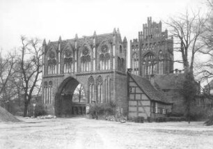 Neubrandenburg. Treptower Tor (M. 14. Jh.). Feldseite