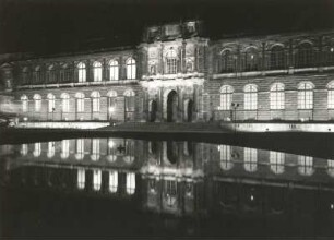 Dresden-Altstadt. Gemäldegalerie (1847-1854; G. Semper). Ansicht über den Zwingerhof