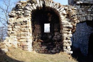 Fensternische (?) der Burgruine