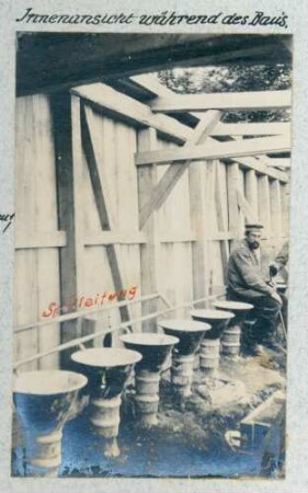 Foto des Innenraums der im Bau befindlichen Latrinenanlage am Buchenkopf