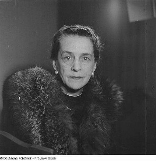 Porträt Kammersängerin Prof. Elisa Stünzner
