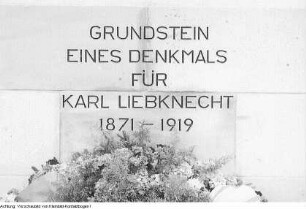 Berlin, 3. Weltfestspiele der Jugend und Studenten, Kundgebung, Stalin-Banner, u.a., August 1951