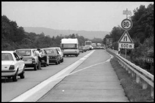 Weil: Autobahn, Stau vor dem Grenzübergang, vor der Eröffnung des neuen Grenzübergangs