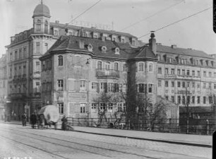 Dresden-Neustadt. Blick von der Augustusbrücke auf Narrenhäusel und Hotel Kaiserhof