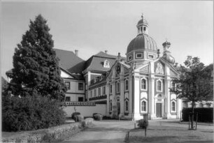 Ostritz. Zisterzienserinnenabtei Klosterstift St. Marienthal (um 1230 gegründet). Kreuz- und Michaelis-Kapelle (1756 geweiht) und Konventgebäude (1743-1746)
