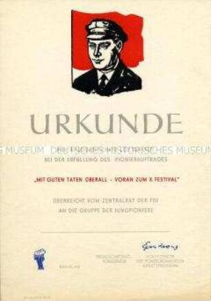 Urkunde "Für ausgezeichnete Leistungen bei der Erfüllung des Pionierauftrages 'Mit guten Taten überall - voran zum 10. Festival'" (blanko)