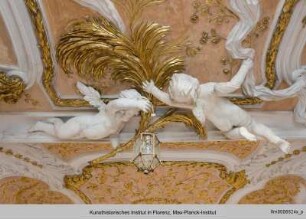 Putti mit Palmwedel und Laterne