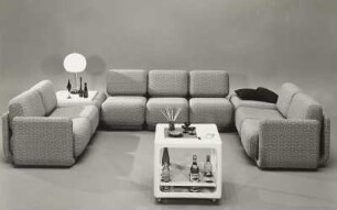 Sitzgruppe : Sitzgruppe (1975; VEB Möbelkombinat "neuzera" Rathenow) und Couchtisch