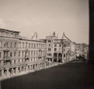 Zerstörungen Zweiter Weltkrieg - Stadtgebiet. Kaiserstraße 144 (Gasthaus "Zum Moninger"), 146, 148, 150, 152 (Nordseite gegenüber der Hauptpost)