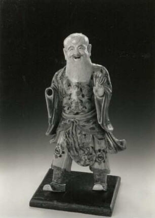 Figur eines alten Mannes (Shou Lao, Gott eines langen Lebens ?) (China, 1723/1735, Regierungsperiode Yongzheng; Porzellan; Aufglasurmalerei; Höhe 37,5 cm; Staatliche Kunstsammlungen Dresden (SKD)