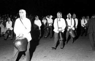 Basel (Schweiz): Gruppe mit Glocken