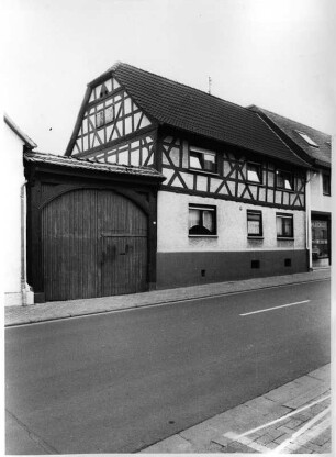 Hüttenberg, Hauptstraße 90