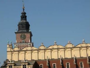 Rathausturm und Tuchhallen am Hauptmarkt