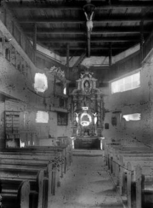 Kirchenraum mit Altar der Steinbacher Kirche