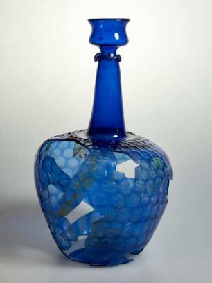 Blaue Flasche mit Wabendekor
