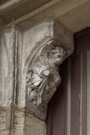 Südportal mit reichem Figurenprogramm — Die vier apokalyptischen Wesen — Löwe als Symbol des Markus