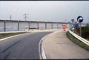 Ausfahrt aus Kreisel Süd (Mannheim-Rheinau Richtung AK Mannheim) zu Nebenfahrbahn Ost (Heilbronn Richtung AK Mannheim)