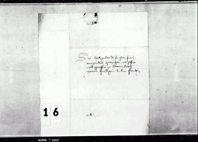 Briefwechsel der Gräfin. Darunter: Graf Ludwig 1449; Erzherzogin Mechthild 1468-79; Gräfin Barbara 1478; mit Baden 1461, 1472; Burgund 1454, 1462; Frankreich 1461; Herzog von Mailand 1473; Pfalz-Bayern 1455-78; Fürstin Jolante von Piemont 1475, 1460; Haus Savoyen 1453-74; Kloster Binsdorf 1470, 1471; Peter von Hagenbach, undat.; Schultheiß von Luzern Heinrich von Humwil 1469-72; Francois Malet 1456-65; Amtmann zu Möckmühl 1456-62; Schultheiß zu Backnang 1468-78; Dr. Heinrich Steinhöwel 1474; Graf Johann von Werdenberg 1467; Propst Ulrich Wirtemberger zu Stuttgart 1473; Komthur zu Ysenheim 1456, 1458.