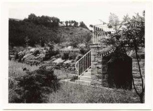 Garten Schindhelm, Kahla: Treppe von der Terrasse in den Garten