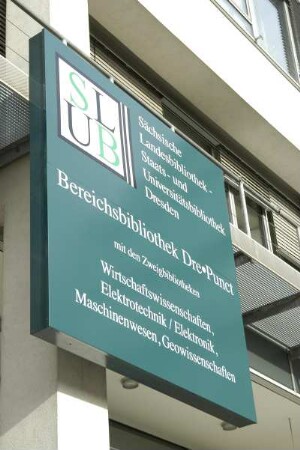 Bürogebäude mit Bereichsbibliothek DrePunct der SLUB Dresden, Beschilderung an der Fassade : Dresden-Südvorstadt, Zellescher Weg 17. Bürogebäude mit Bereichsbibliothek DrePunct der SLUB Dresden, Beschilderung an der Fassade