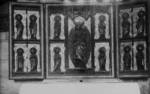 Marienaltar mit Madonna und weiblichen Heiligen