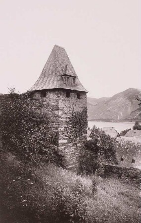 Bacharach, Turm : Bacharach. Turm der ehemaligen Stadtbefestigung. Blick auf den Rhein