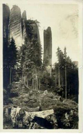 Ansicht der Wekelsdorfer Felsen mit dem "Wartthurm"