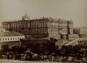 Madrid. 1016. El Palacio real desde la montaña del Principe Pio.