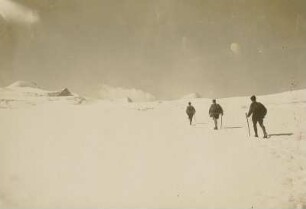 Österreich. Ötztaler Alpen. Bergsteiger beim Überschreiten des Gepatschferners