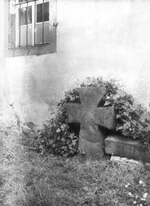 Steinkreuz : Grimma, Köhlerstraße 2. Steinkreuz (Malteserkreuz)