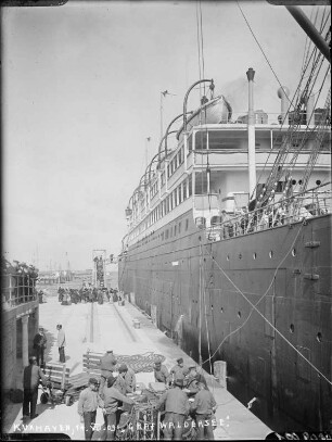 Cuxhaven, 1909, Passagierdampfer "Graf Waldersee" der HAPAG am Kai