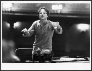 Mark Elder : Portrait des Dirigenten Mark Elder in der Komischen Oper Berlin